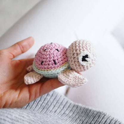 Crochet pattern little turtle (German, English)