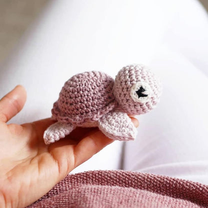 Crochet pattern little turtle (German, English)